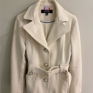 Kenneth Cole Reaction White Trench Coat with Classic Tailored Look